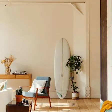 Sublime Loft Avec Verrières Sur Le Canal St Martin *